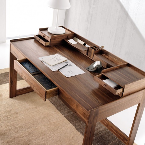 Desk in solid walnut wood