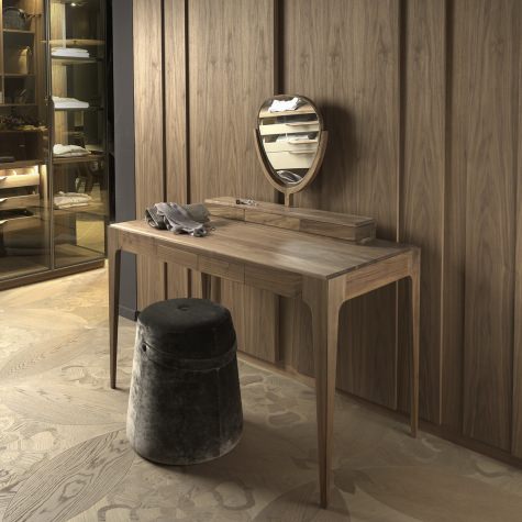 Toilette in solid walnut