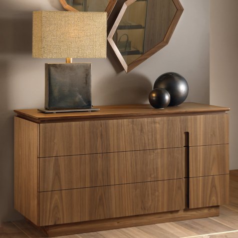 Chest of drawers in solid walnut