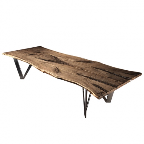 Table in solid walnut or oak Table in solid walnut or oak
