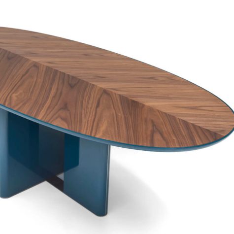 Oval table in American Walnut wood with legs available in lacquered versions
