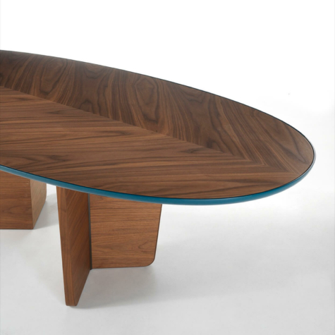 Tavolo ovale con gambe in legno di Noce americano