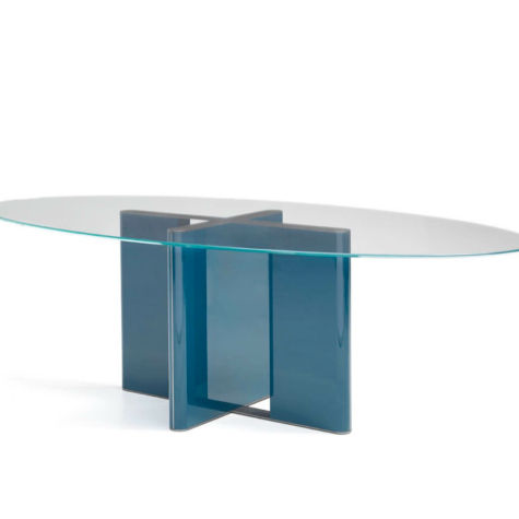 Oval table in extra-clear bevelled glass with legs available in lacquered versions