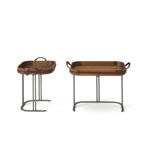 Tavolino rettangolare con base in metallo e vassoio removibile  \
