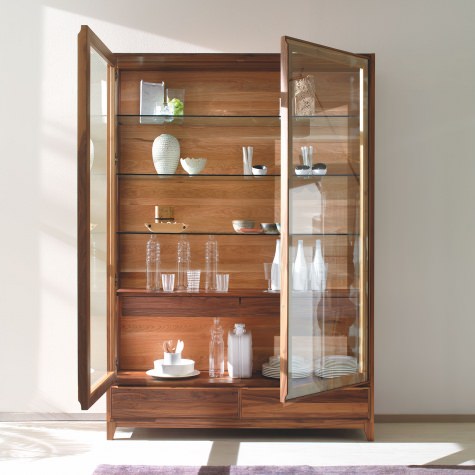 Glass cabinet in solid walnut with 2 doors and 2 drawers