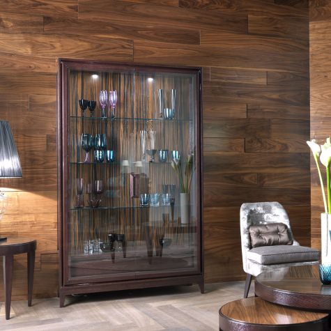 Vetrina in legno con struttura di rovere, noce o ebano a due ante Vetrina in legno con struttura di rovere, noce o ebano a due ante