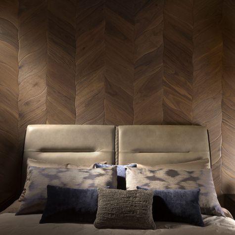 Мягкая деревянная кровать