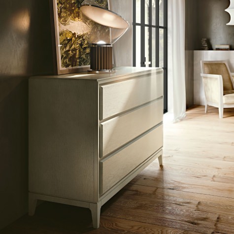 Chest of drawers in walnut or oak with three drawers