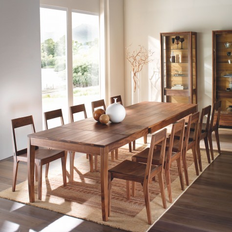 Sedia in legno di noce massello