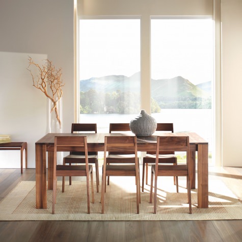 Sedia in legno di noce massello