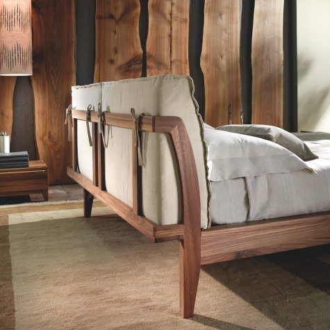 Bed in solid walnut with pillows in fabric
