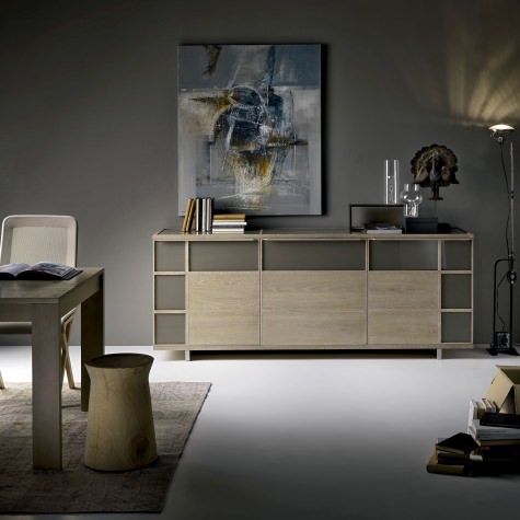 Credenza in noce o rovere massello a 3 ante, piedini in metallo
