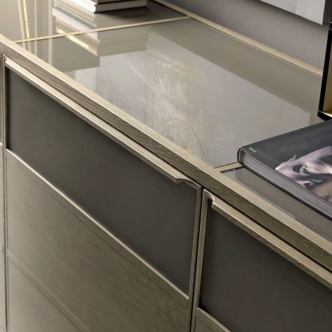 Credenza in noce o rovere massello a 3 ante, piedini in metallo