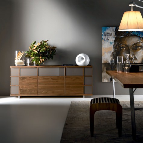 Credenza in noce o rovere massello a 3 ante, piedini in metallo