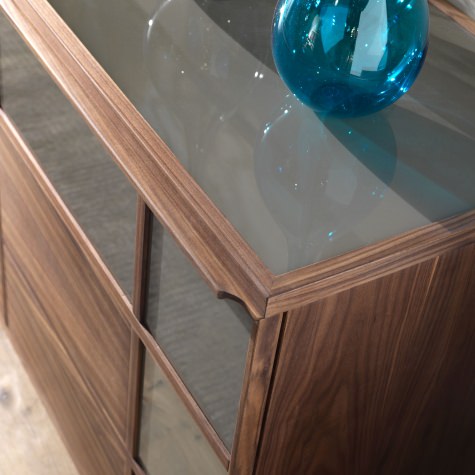 Credenza in noce o rovere massello a 3 ante, piedini in metallo