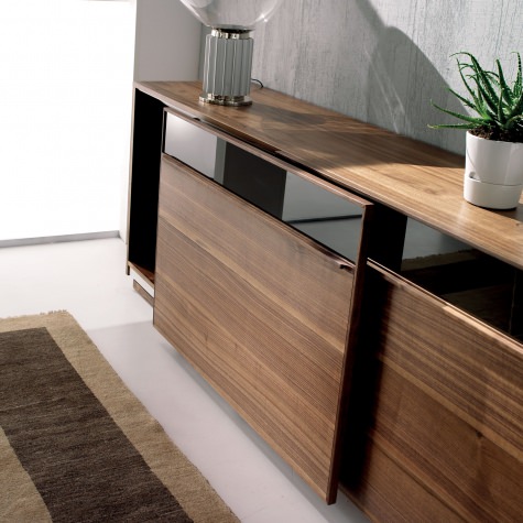 Credenza in noce massello con 2 ante complanari Credenza in noce massello con 2 ante complanari
