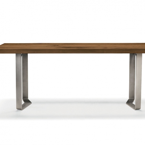 Vivo Table in solid walnut or oak