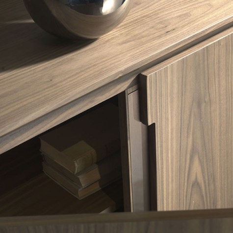 Credenza in noce massello a 4 ante