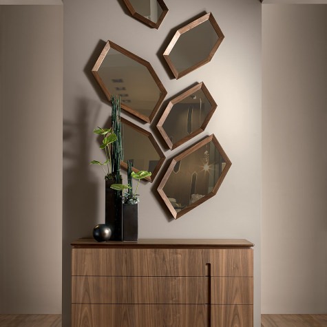 Chest of drawers in solid walnut