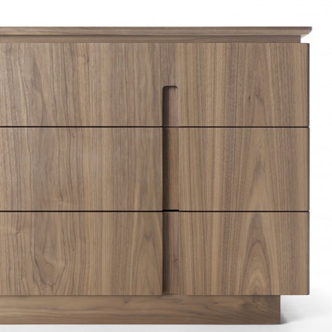 Chest of drawers in solid walnut