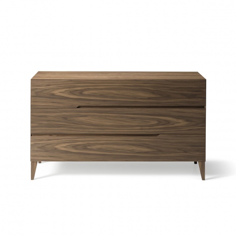 Chest of drawers in solid walnut