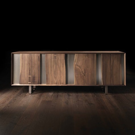 Credenza in noce massello con basamento Minimal